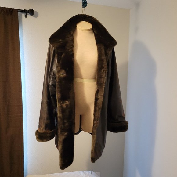 WOMENS VINTAGE FAUX LEATHER JACKET WITH THE FUR....VINTAGE DRESSBARN JACKET - Picture 10 of 17